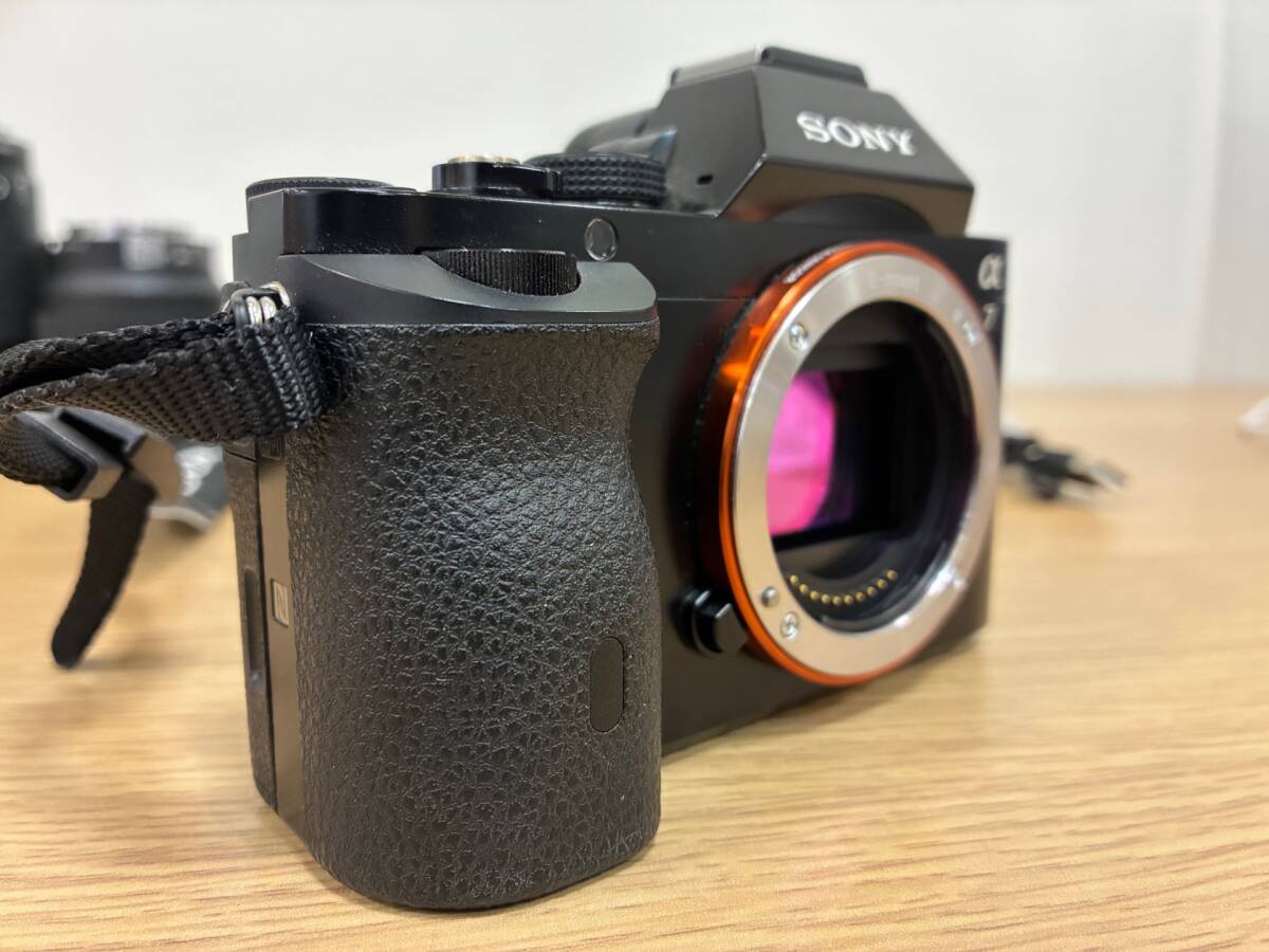 20704.705 работа Sony SONY α7 ILCE-7 корпус FE 3.5-5.6/28-70 4.5-5.6/75-300 линзы 2 шт Schott 1096 * информация . изображение 15 листов проверьте пожалуйста 