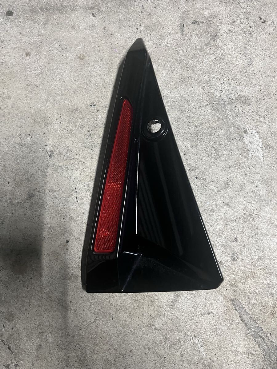 ダイハツ LA650S タント カスタム リア バンパー 左 リフレクター カバー 52753-B2230 DAIHATSU_画像1