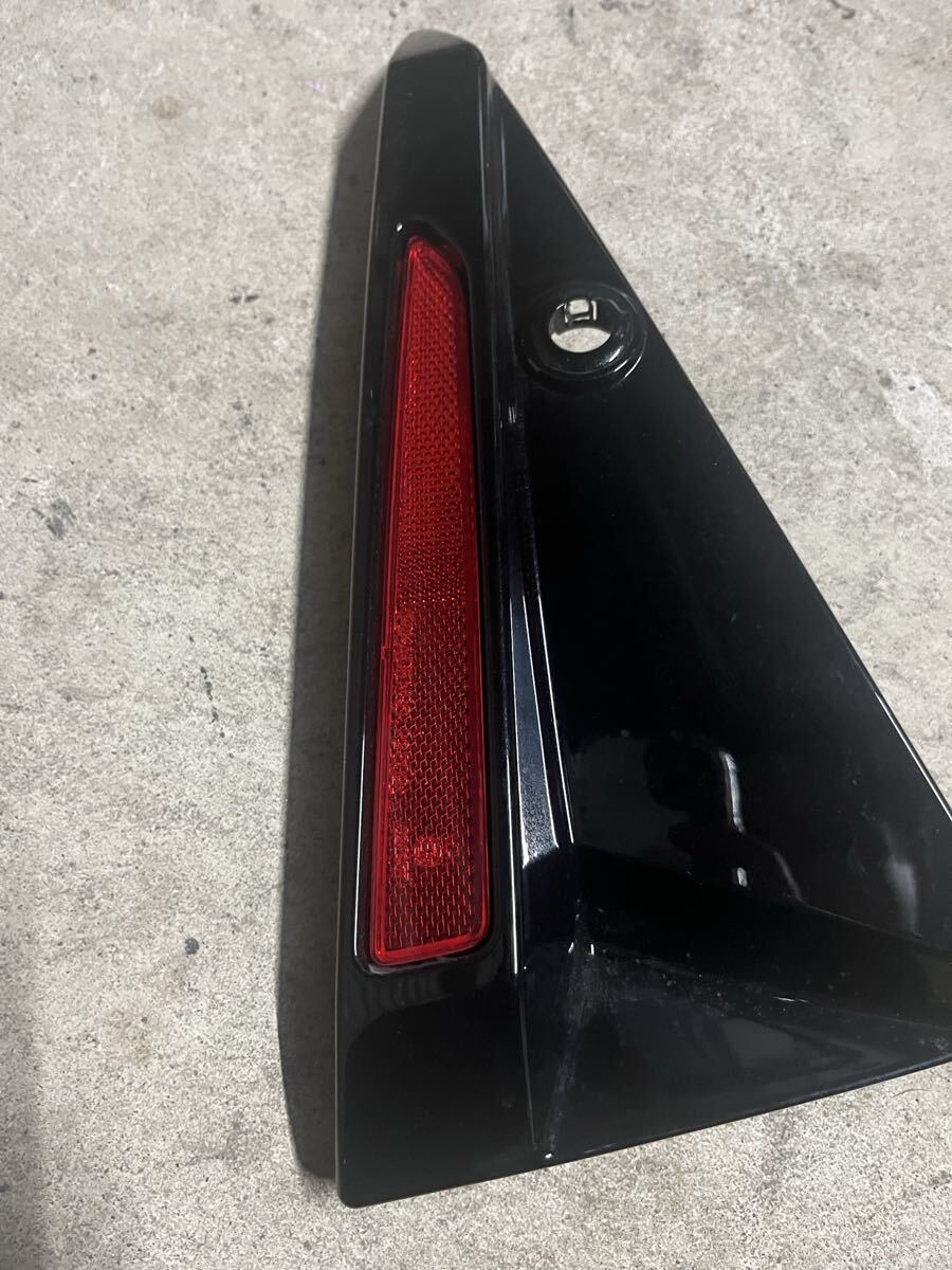 ダイハツ LA650S タント カスタム リア バンパー 左 リフレクター カバー 52753-B2230 DAIHATSU_画像2