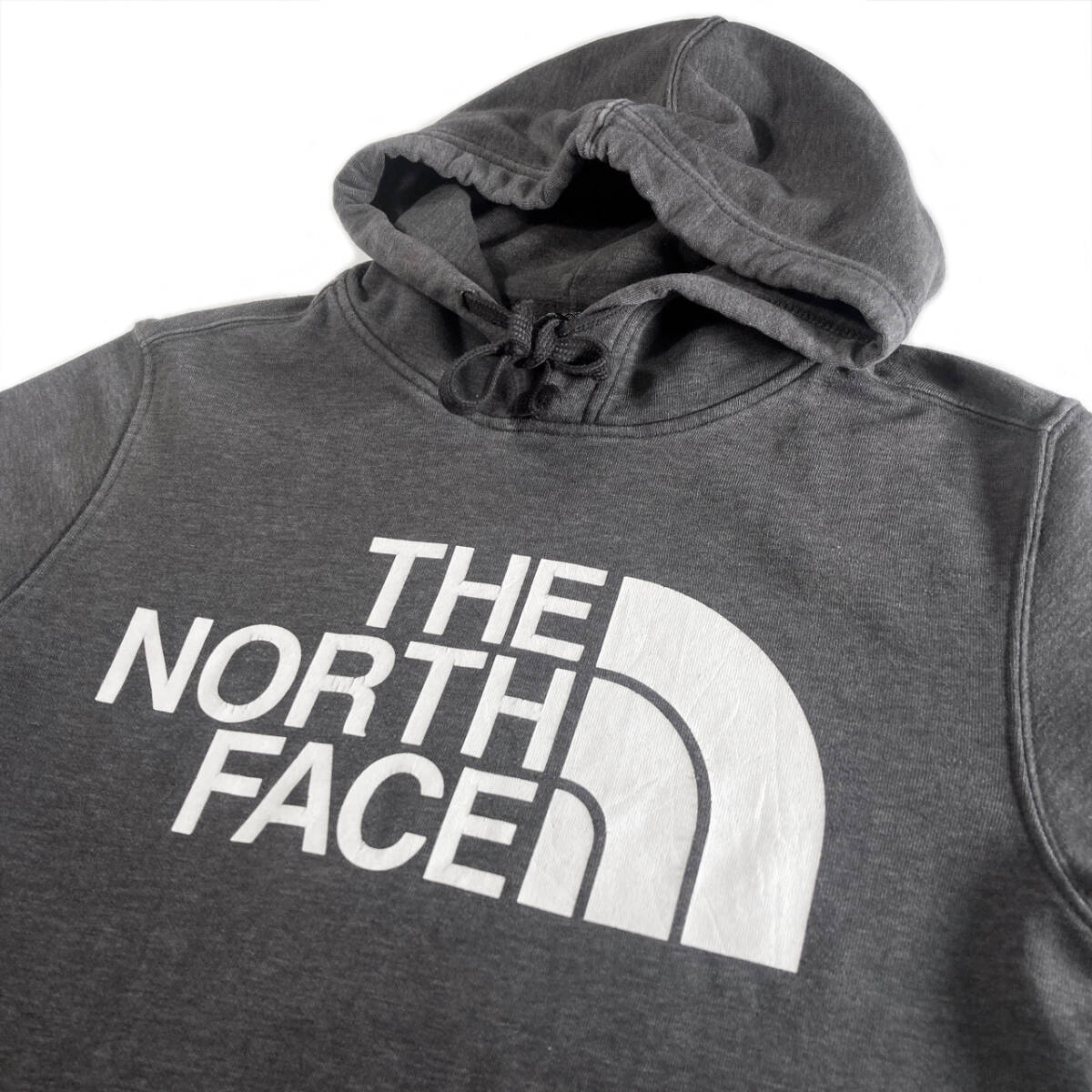 【USED】ノースフェイス THE NORTH FACE プルオーバー パーカー フーディー ビッグロゴ 古着 ダークグレー（ Mサイズ相当 ） ☆送料無料☆_画像4