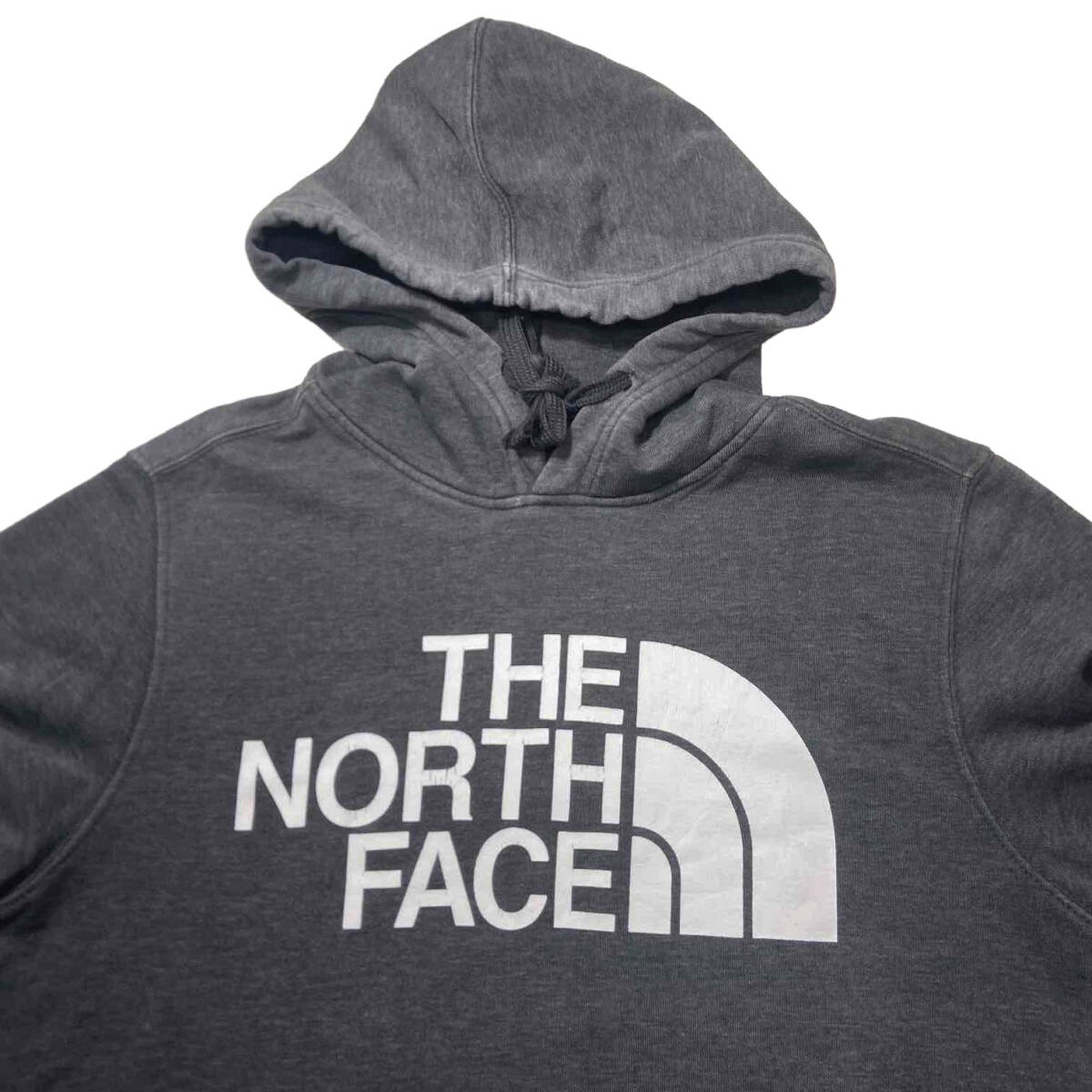 【USED】ノースフェイス THE NORTH FACE プルオーバー パーカー フーディー ビッグロゴ 古着 ダークグレー（ Mサイズ相当 ） ☆送料無料☆_画像5