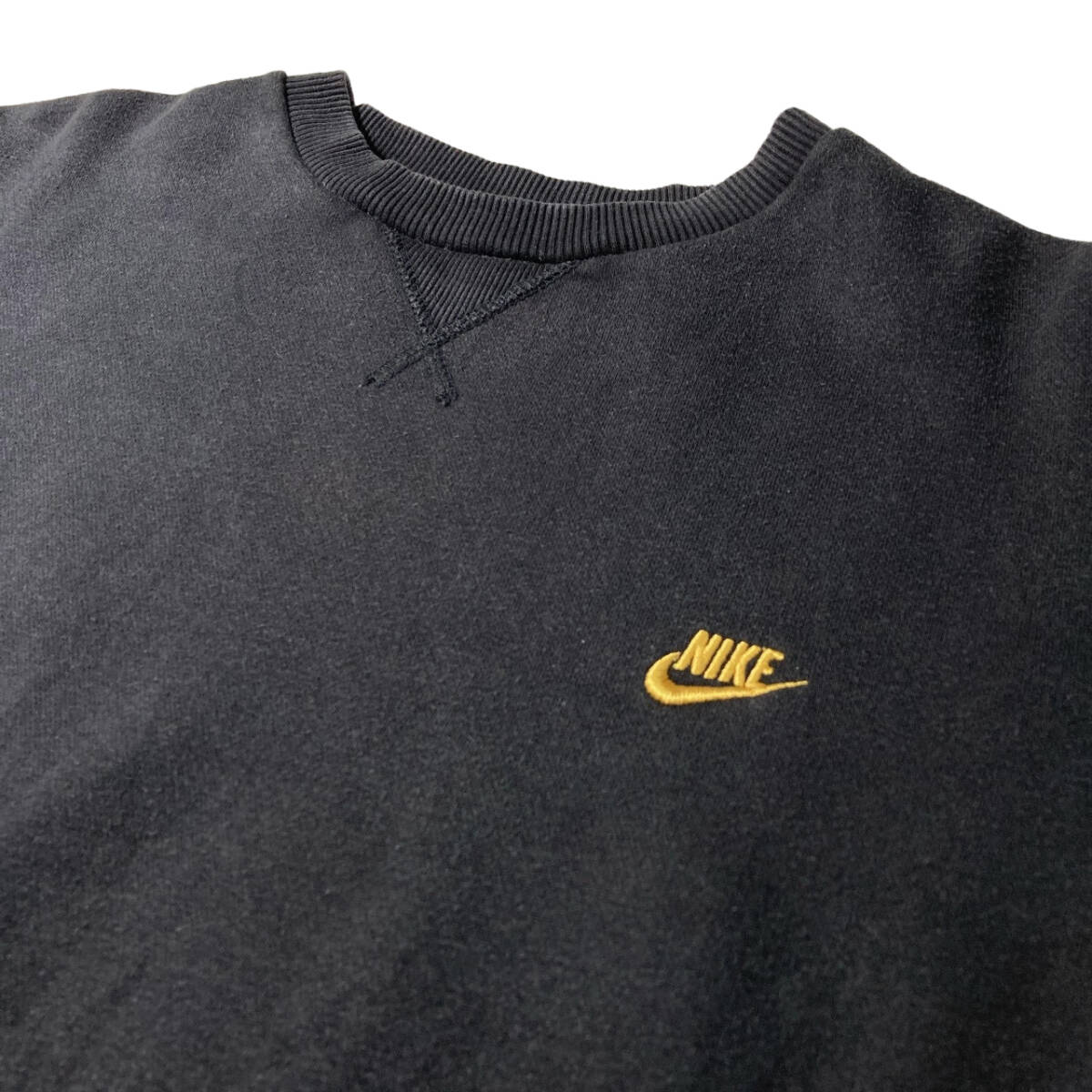 【USED】 ナイキ NIKE トレーナー スウェット 金ラメ刺繍ロゴ 古着 Lサイズ( レディース XL相当) ブラック ☆送料無料☆_画像5