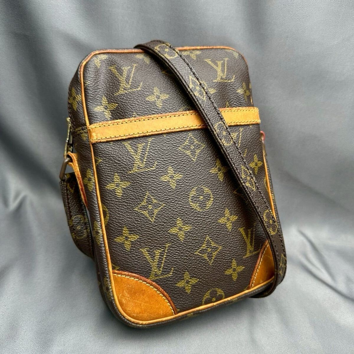 A335 LOUIS VUITTON ルイヴィトンモノグラム ダヌーブ ショルダーバッグ M45266 _画像1