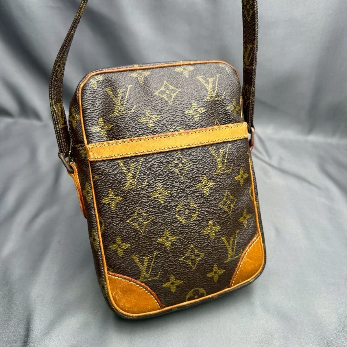 A335 LOUIS VUITTON ルイヴィトンモノグラム ダヌーブ ショルダーバッグ M45266 _画像2