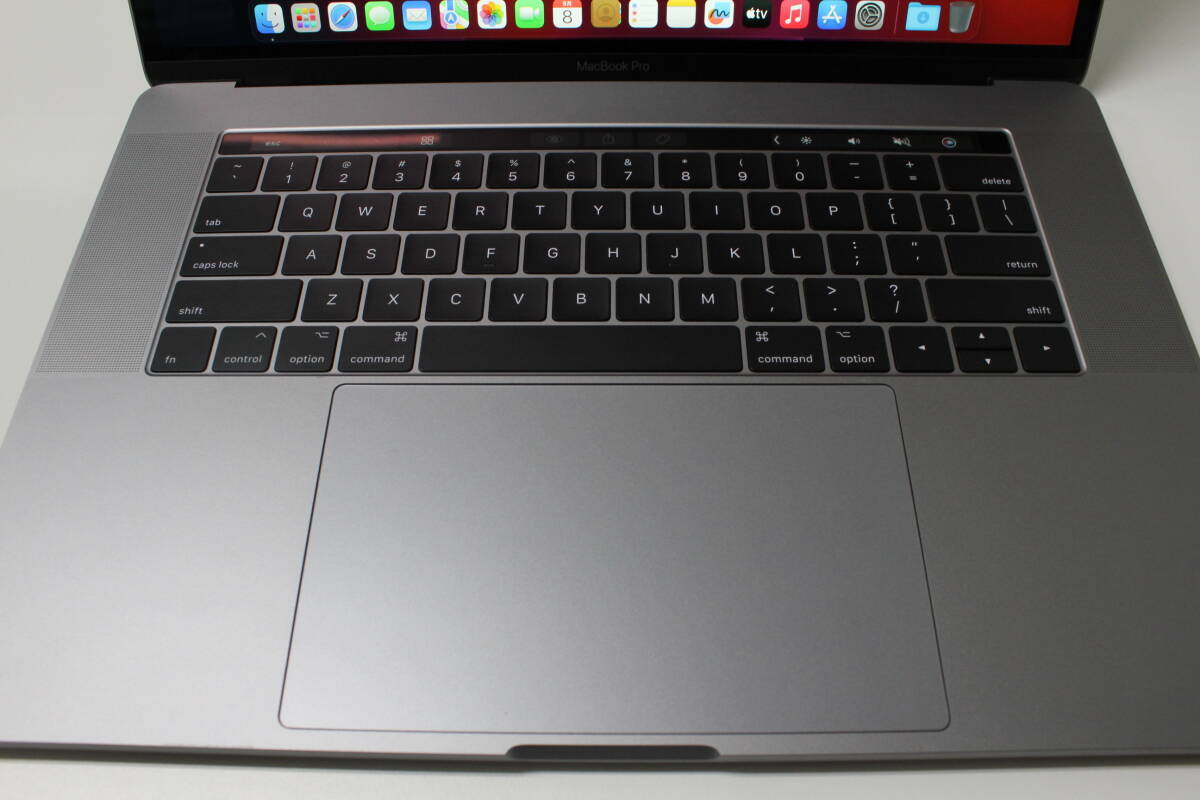 MacBook Pro（15インチ,2017）512GB/16GB〈MPTR2J/A〉④
