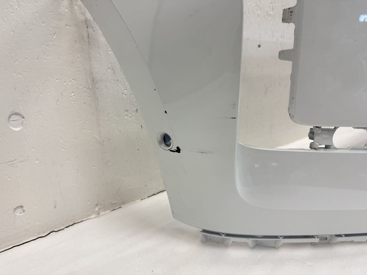 7O15 ボルボ EX30 ZE400R 純正 フロントバンパー 31345658 パールホワイト_画像9