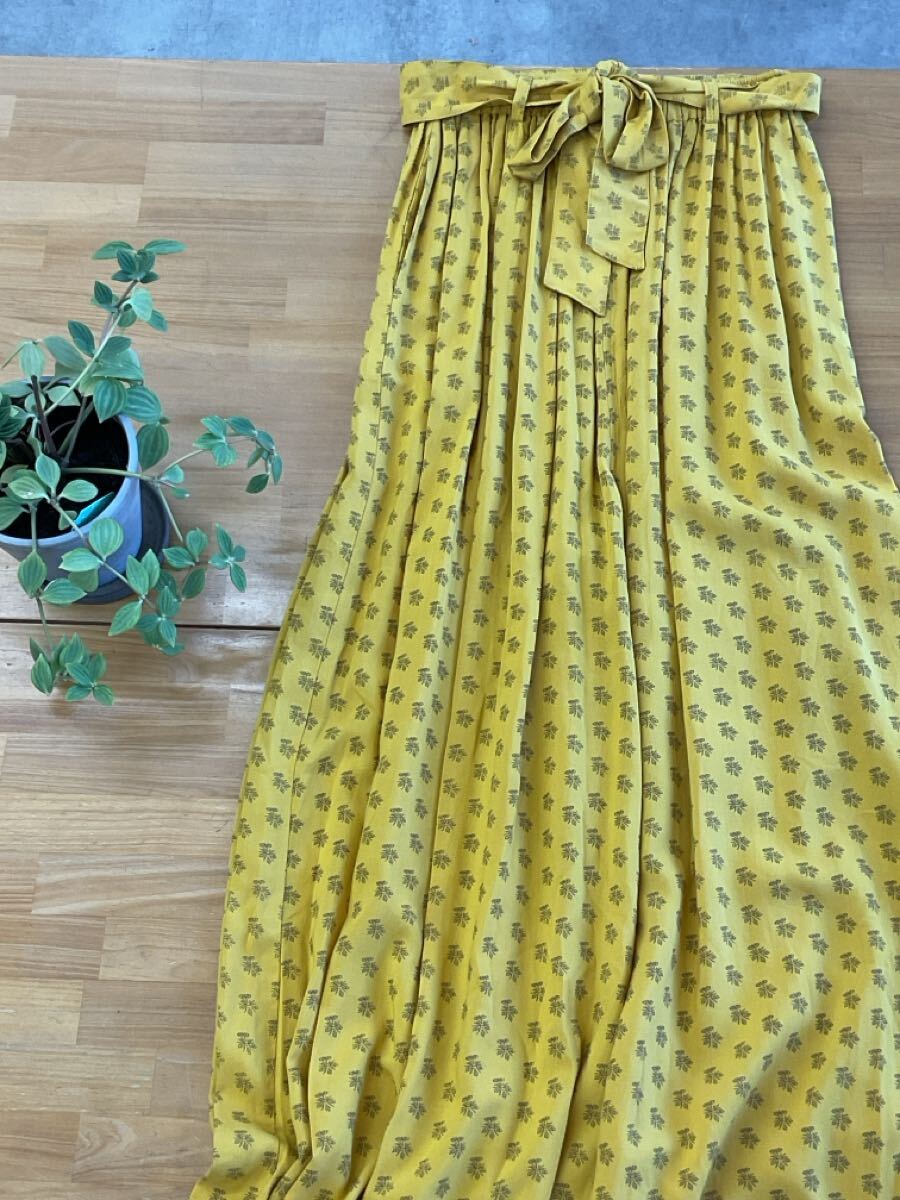 美品 niko and ... ニコアンド andover fabrics USA ファブリックフレアボトムス リボンベルト総柄とろみパンツ イエロー黄色系 M ③ q_画像3
