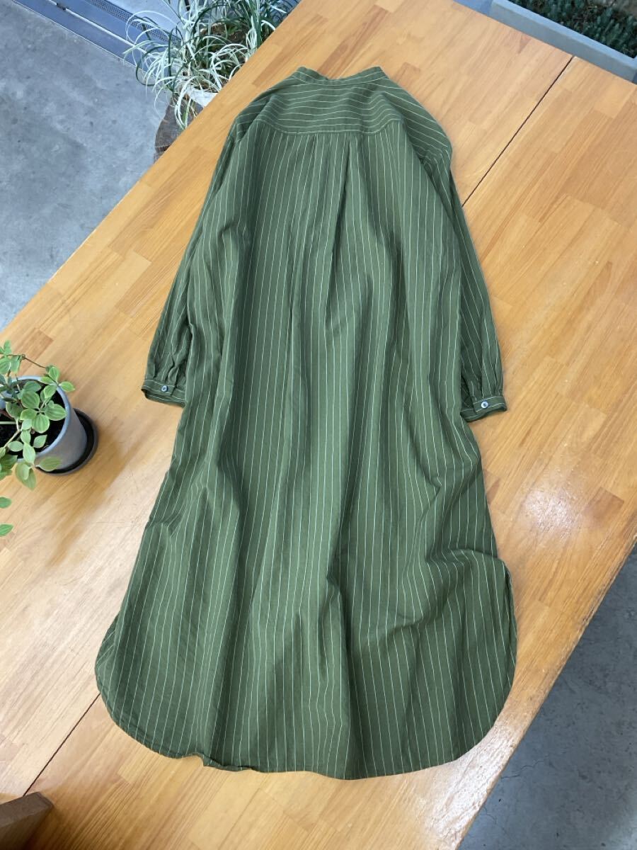 美品 YARRA ヤラ ストライプバンドカラー綿麻ワンピース 前誤差ノーカラーロングチュニックシャツトップス 羽織 グリーン緑色系 フリー q_画像4