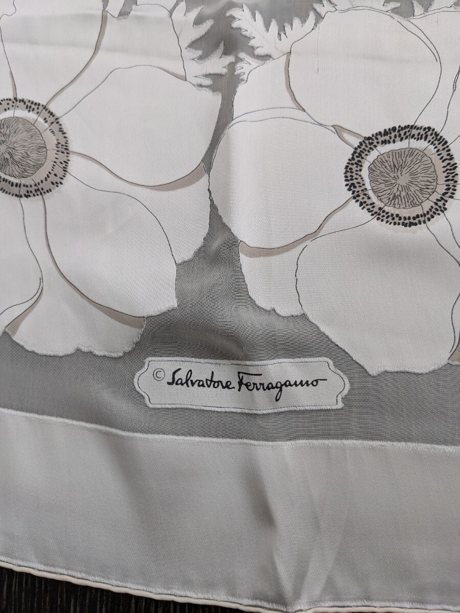 salvadore ferragamo サルバトーレフェラガモ シルク スカーフ_画像2