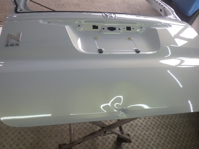 Y09 JF3 JF4 N-BOX バックドア リアゲート テールゲート パネル NH902P プレミアムサンライトホワイトパール 68100-TTA-J11ZZ 中古 即決_画像4