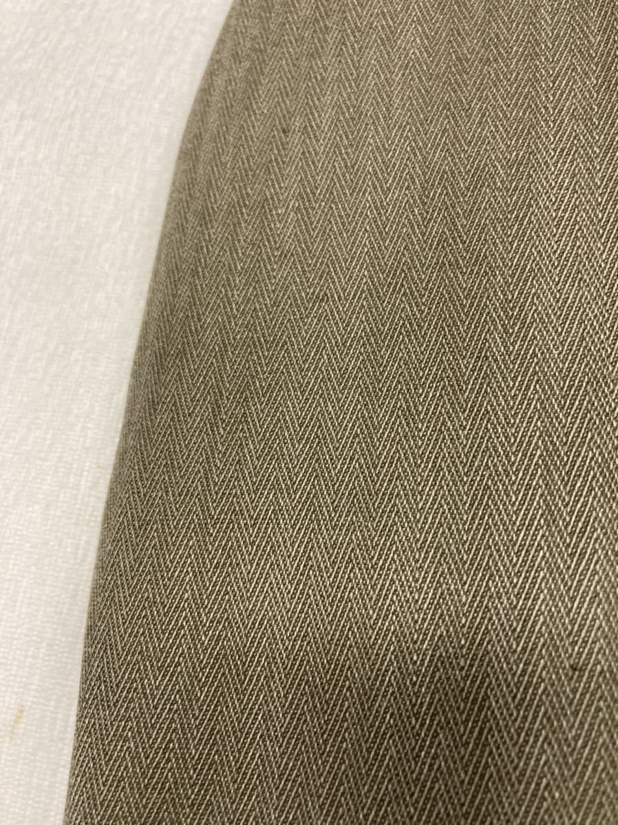 【新品】未使用 オシャレなダブル4ッ釦1ッ掛スーツ サイズ AB体5号 総裏 サイドベント 袖釦3個 2タック 安定のヘリンボーン柄 タグ付_画像2