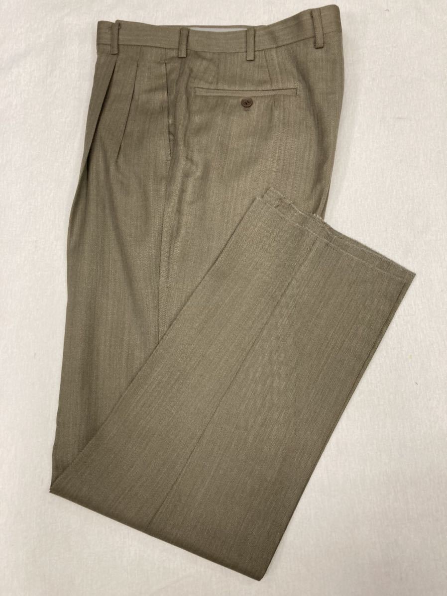 【新品】未使用 オシャレなダブル4ッ釦1ッ掛スーツ サイズ AB体5号 総裏 サイドベント 袖釦3個 2タック 安定のヘリンボーン柄 タグ付_画像9