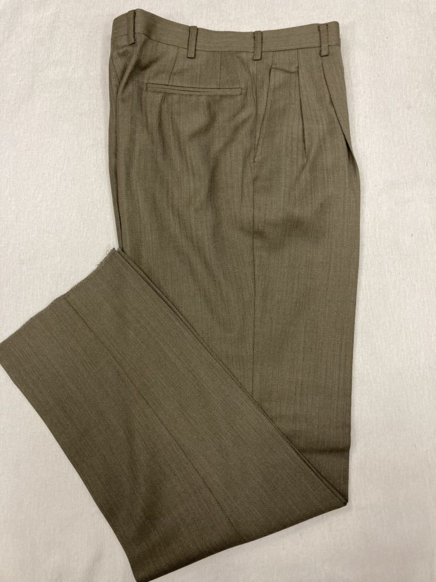 【新品】未使用 オシャレなダブル4ッ釦1ッ掛スーツ サイズ AB体5号 総裏 サイドベント 袖釦3個 2タック 安定のヘリンボーン柄 タグ付_画像10