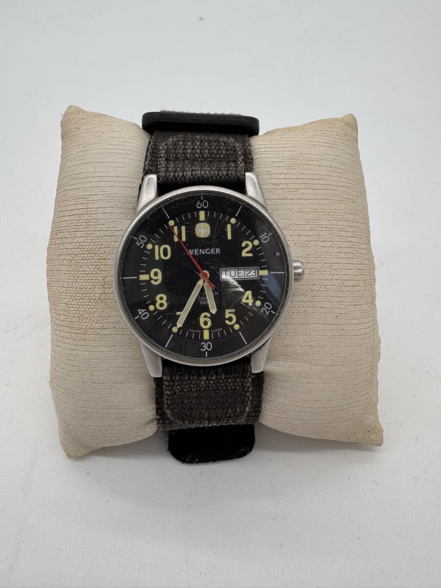 1円スタート WENGER ウェンガー 腕時計 096.0465 デイデイト クォーツ 文字盤黒 ミリタリーウォッチ　動作未確認品_画像1