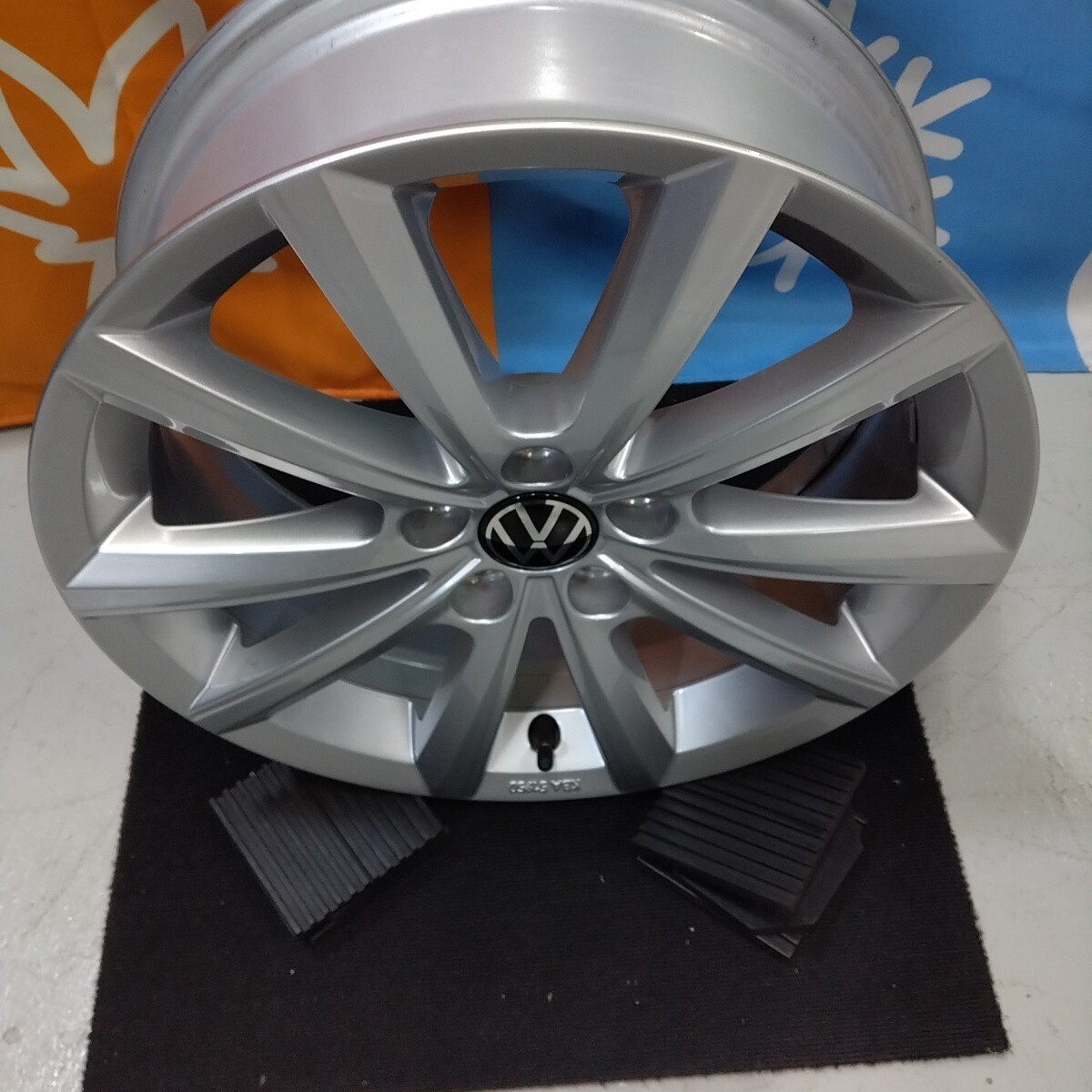 ★冬セット★美品★VW　フォルクスワーゲン　T-CROSS 純正　Merano　6J+35　100-5H　新品国産スタッドレス★205/60R16　T-クロス　Tクロス_画像3