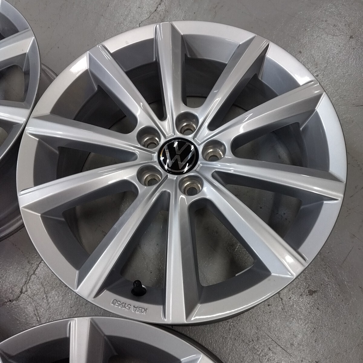 ★冬セット★美品★VW　フォルクスワーゲン　T-CROSS 純正　Merano　6J+35　100-5H　新品国産スタッドレス★205/60R16　T-クロス　Tクロス_画像6