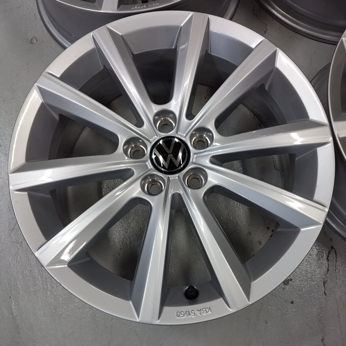 ★冬セット★美品★VW　フォルクスワーゲン　T-CROSS 純正　Merano　6J+35　100-5H　新品国産スタッドレス★205/60R16　T-クロス　Tクロス_画像7