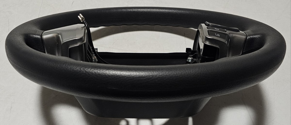 トヨタ ハイエース・GDH206 純正 7型 ステアリングホイール/ハンドル ウレタン ステアリングスイッチ付 2022年 ほぼ新車外し 200系 4/5/6型_画像6