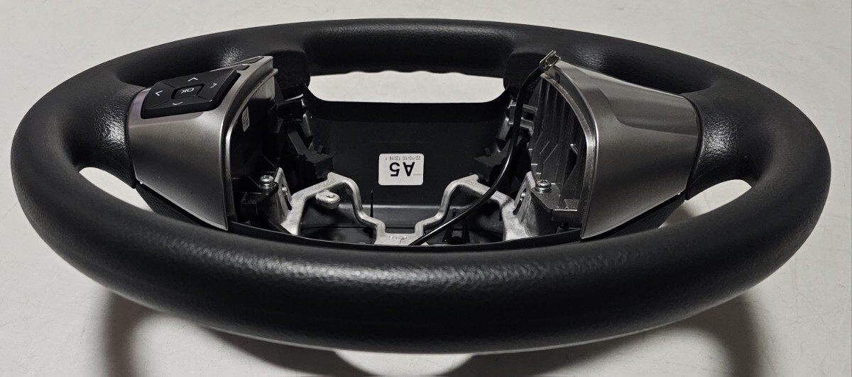 トヨタ ハイエース・GDH206 純正 7型 ステアリングホイール/ハンドル ウレタン ステアリングスイッチ付 2022年 ほぼ新車外し 200系 4/5/6型_画像7