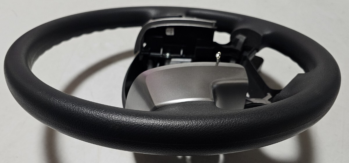 トヨタ ハイエース・GDH206 純正 7型 ステアリングホイール/ハンドル ウレタン ステアリングスイッチ付 2022年 ほぼ新車外し 200系 4/5/6型_画像8