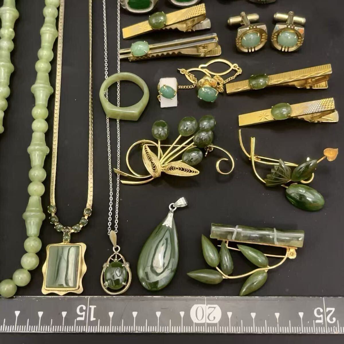 1円 カラーストーン ヒスイ 翡翠 玉石 アクセサリーまとめて 大量まとめ売り ネックレス ブローチ 指輪 ブレスレット ペンダントトップ等 