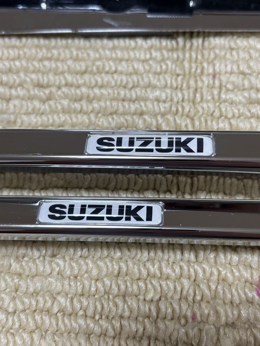 【スズキ】純正ナンバーフレーム・メッキプレート枠_画像1