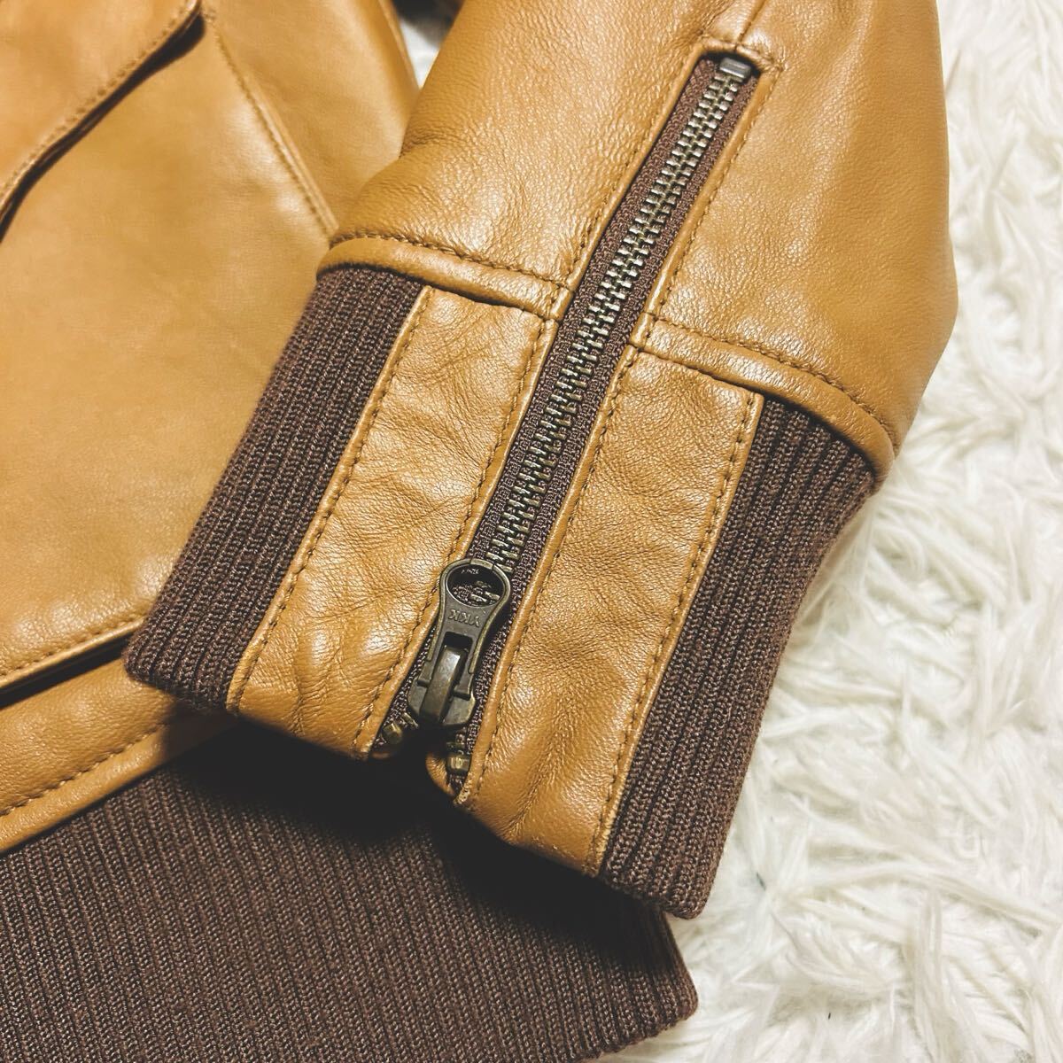 黄金の革を纏う★未使用級 SHIPS シップス ラムレザー レザージャケット ライダース シングル 希少 キャメル Wジップ メンズ Lサイズ A-2 _画像4