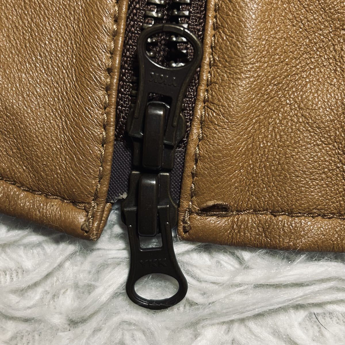 黄金の革を纏う★未使用級 SHIPS シップス ラムレザー レザージャケット ライダース シングル 希少 キャメル Wジップ メンズ Lサイズ A-2 _画像7