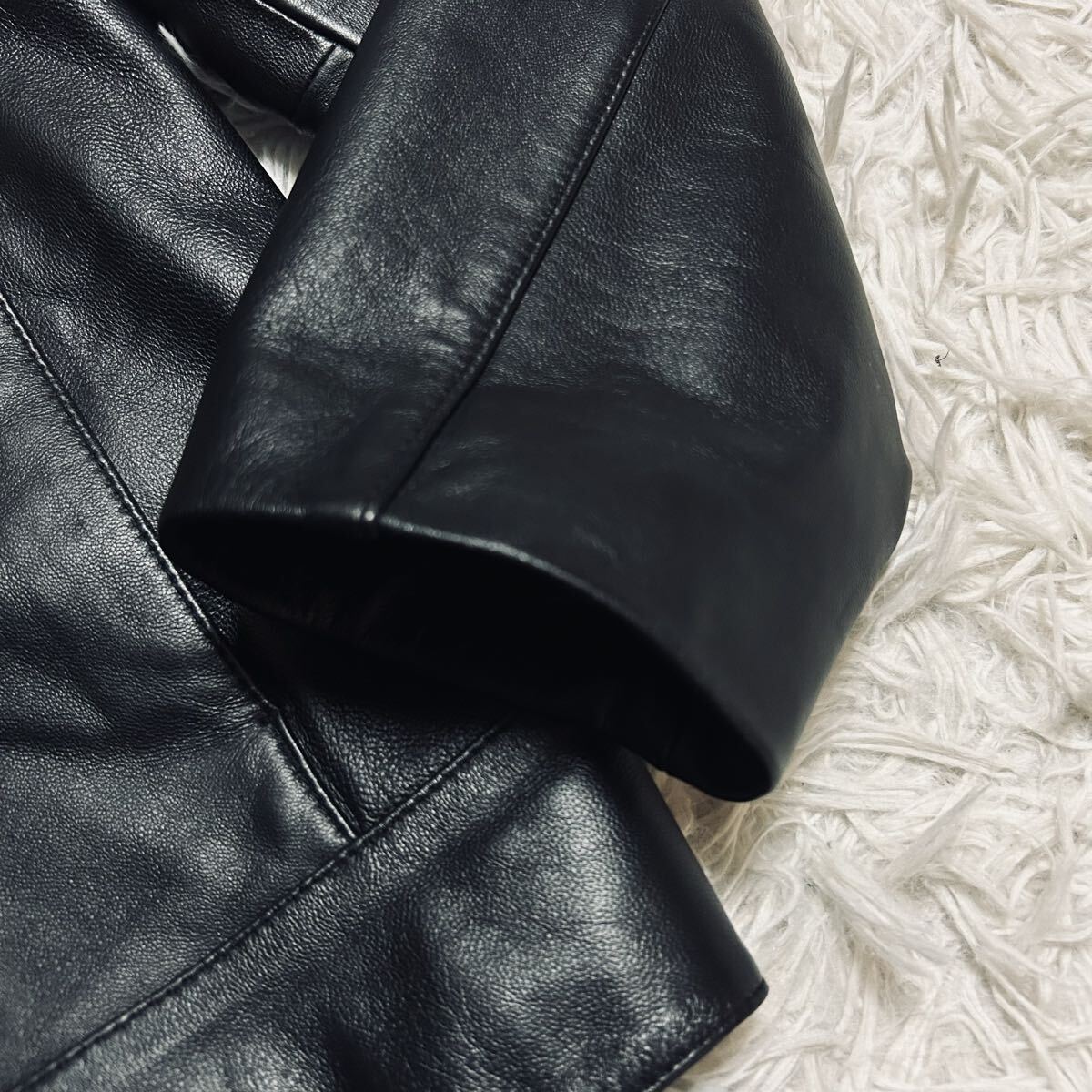 沈黙の黒翼★極美品/Lサイズ 極上のラムレザー レザージャケット ライダース シングル ブルゾン アウター 本革 羊革 ブラック 黒 高級感_画像4