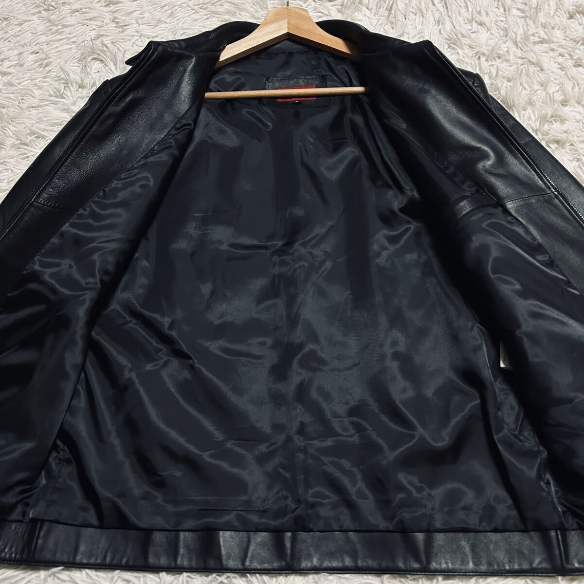 沈黙の黒翼★極美品/Lサイズ 極上のラムレザー レザージャケット ライダース シングル ブルゾン アウター 本革 羊革 ブラック 黒 高級感_画像7