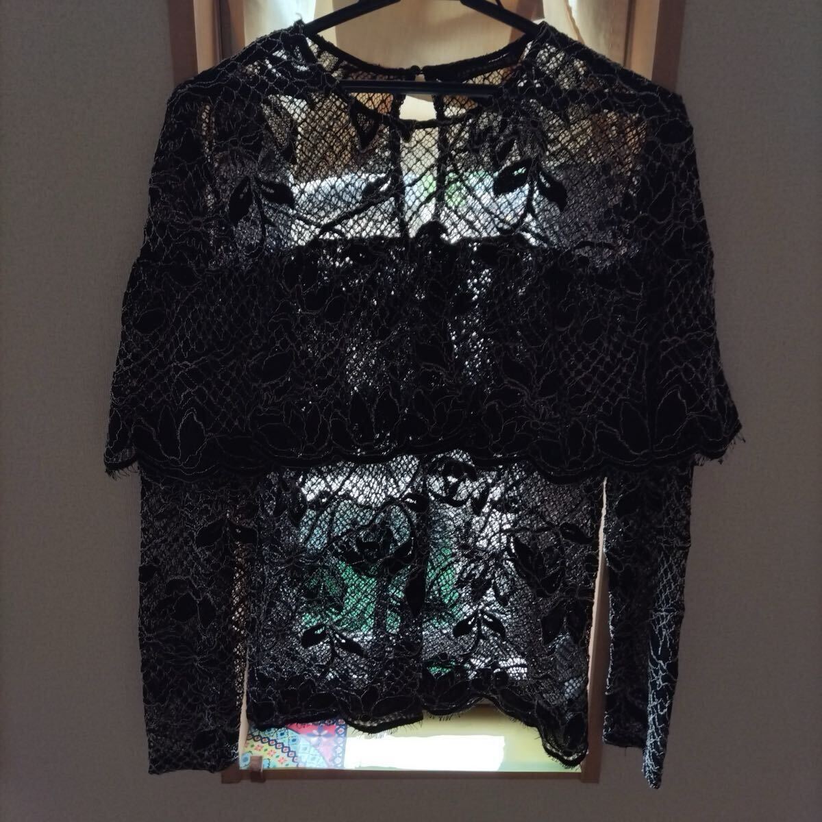 ZARA レースフリルブラウス 黒レースフリル長袖ブラウス_画像1