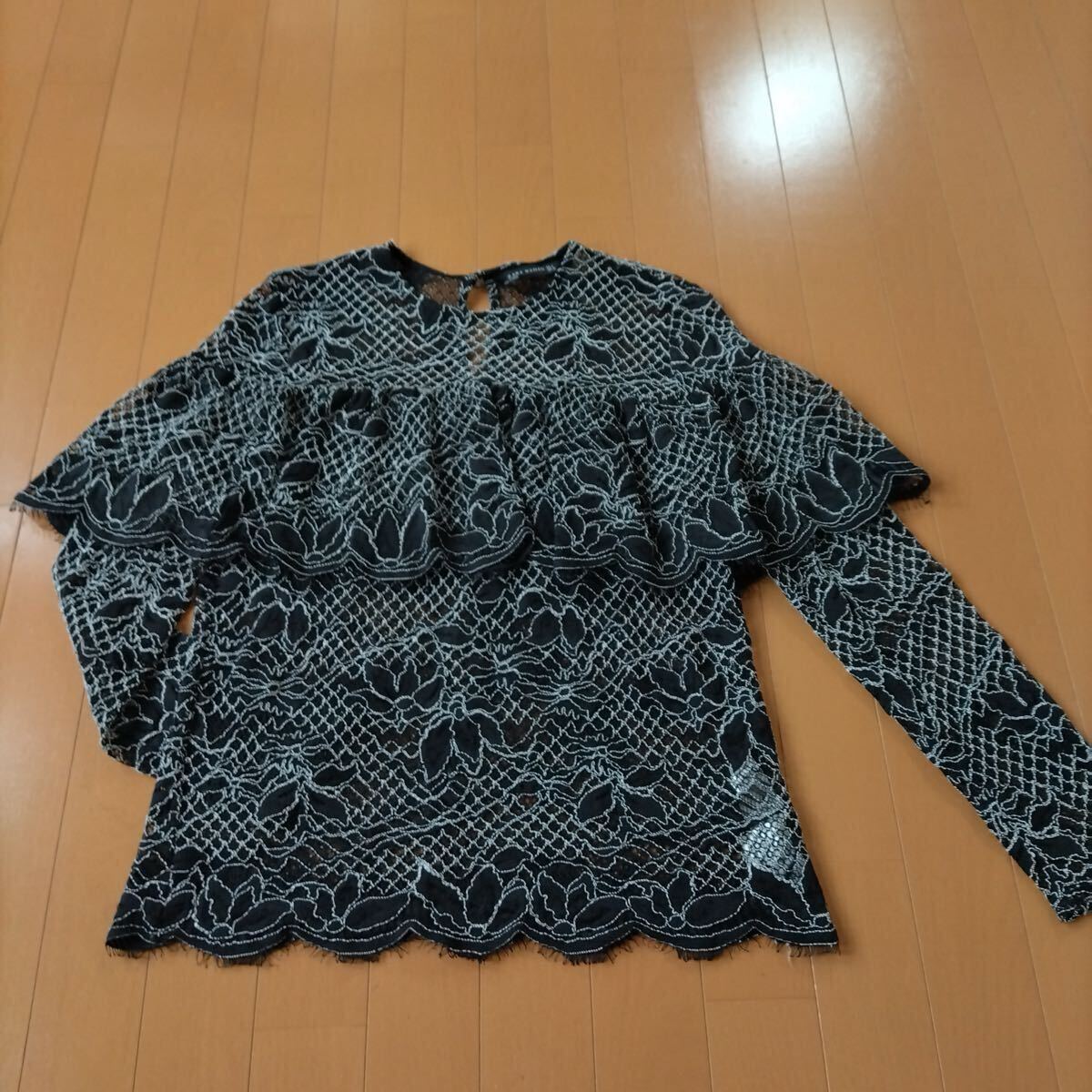 ZARA レースフリルブラウス 黒レースフリル長袖ブラウス_画像2