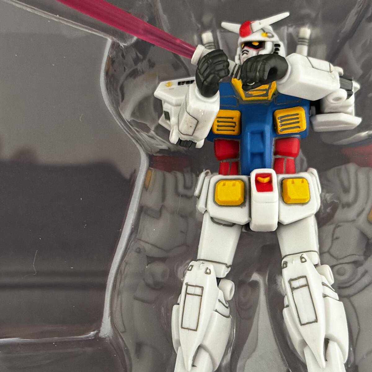 RX-78-2 ガンダムvsMS-07B グフ 「ランバ・ラル特攻!」 BANDAI モビルスーツ・イン・アクション_画像3