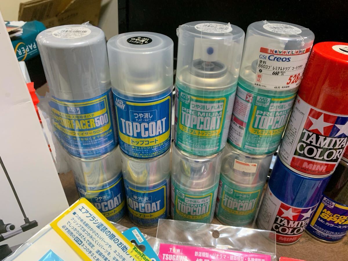 1円スタート TAMIYAカラースプレー/Mr.カラースプレー等31本＋Mr.ネコの手II その他プラモデル塗装ツール他大量セット 未使用も多数 _画像2