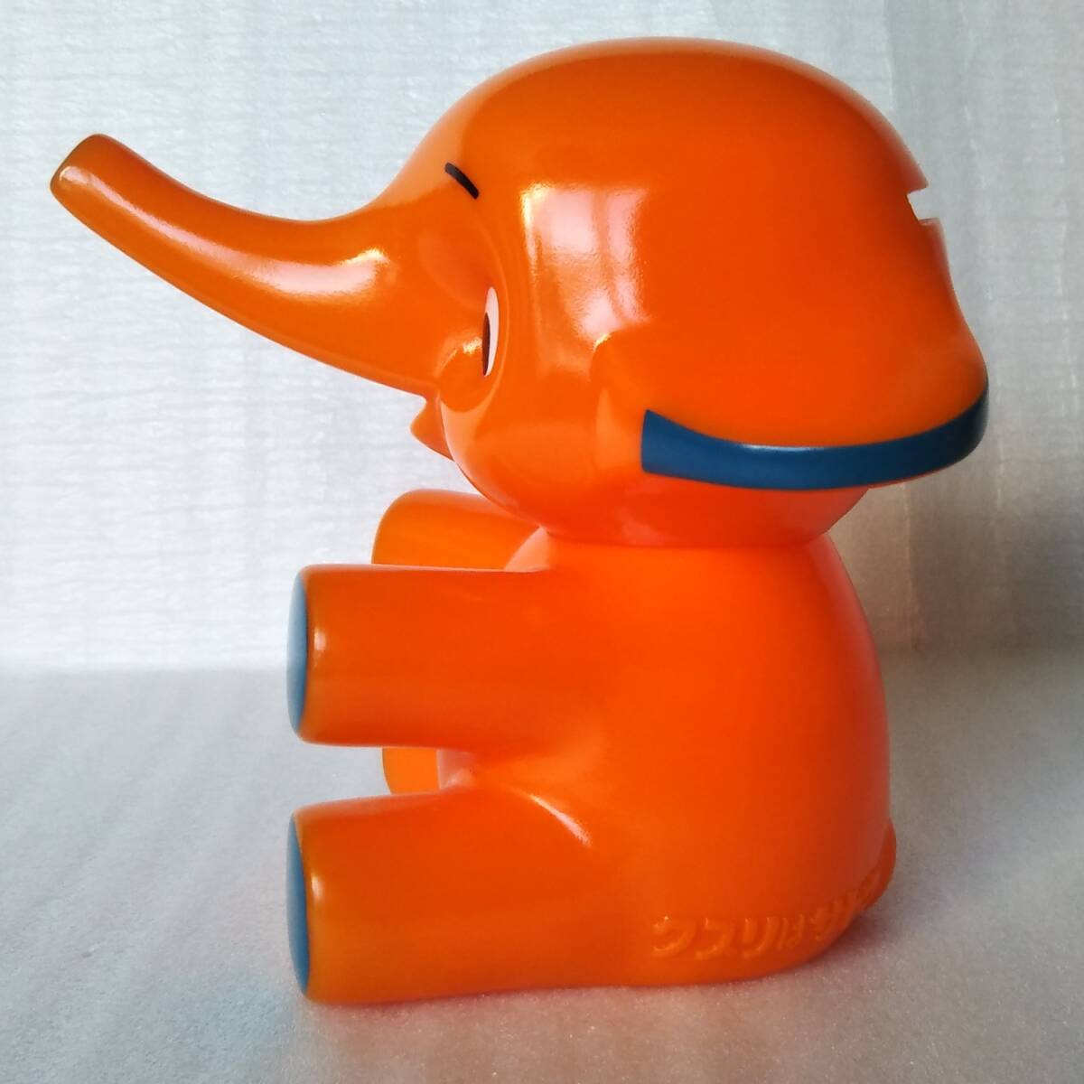 サトちゃん 人形 貯金箱 約12cm 佐藤製薬 ノベルティ グッズ 非売品 当時物 オレンジ 像 置物 橙_画像2