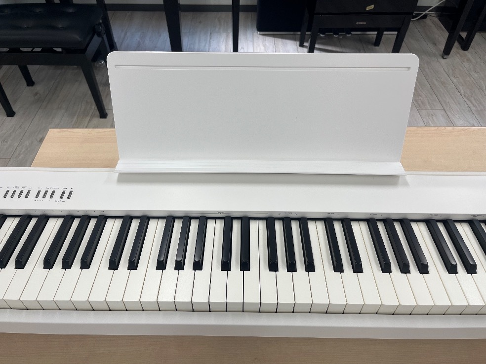 【現状品】【電子ピアノ】ROLAND　FP30XWH　22年製　　★69217　　※直接引き取り方のみ入札お願い致します。_画像3