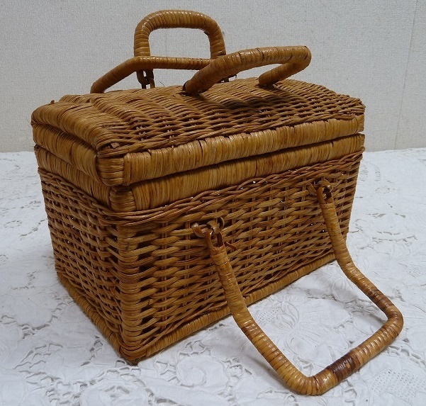 (☆BM)ピクニックバッグ バスケット 横幅27.5㎝ ランチボックス バニティ 籠 ナチュラル 天然素材 レトロ 可愛い 木製 編みバッグ_画像4
