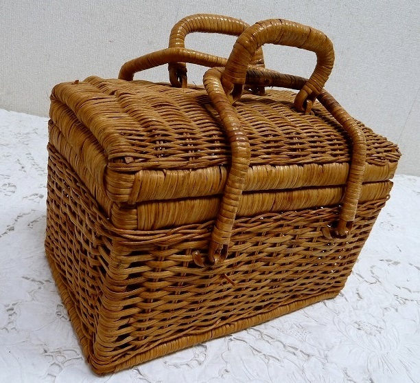 (☆BM)ピクニックバッグ バスケット 横幅27.5㎝ ランチボックス バニティ 籠 ナチュラル 天然素材 レトロ 可愛い 木製 編みバッグ_画像1