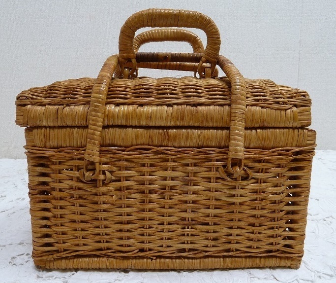 (☆BM)ピクニックバッグ バスケット 横幅27.5㎝ ランチボックス バニティ 籠 ナチュラル 天然素材 レトロ 可愛い 木製 編みバッグ_画像2