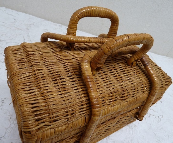 (☆BM)ピクニックバッグ バスケット 横幅27.5㎝ ランチボックス バニティ 籠 ナチュラル 天然素材 レトロ 可愛い 木製 編みバッグ_画像3