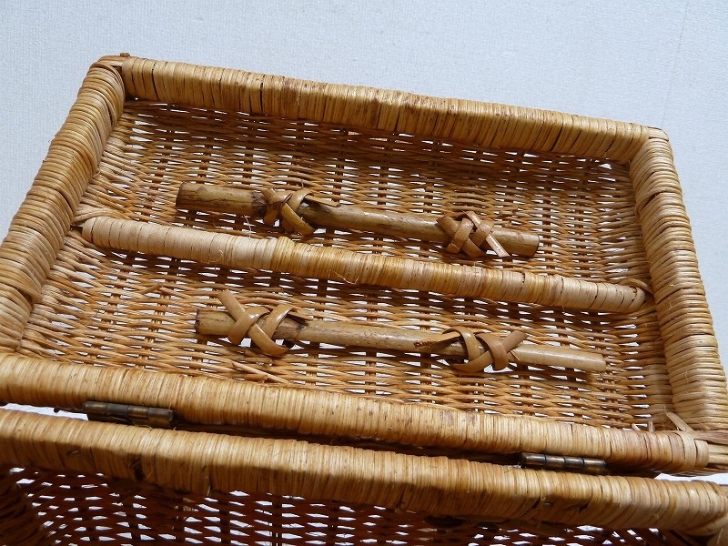 (☆BM)ピクニックバッグ バスケット 横幅27.5㎝ ランチボックス バニティ 籠 ナチュラル 天然素材 レトロ 可愛い 木製 編みバッグ_画像8