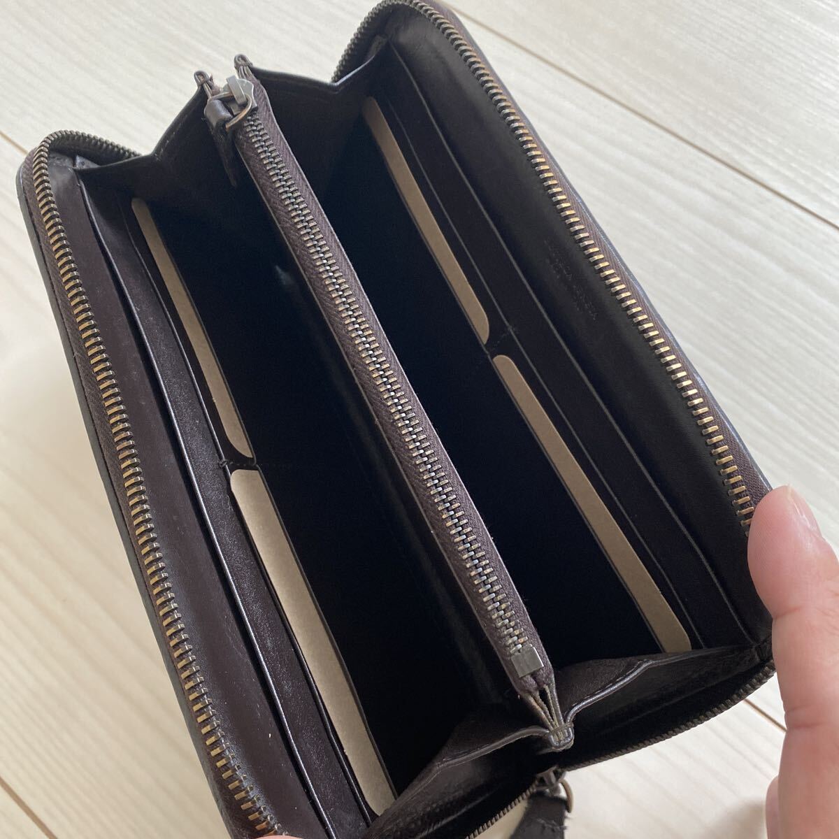 人気!美品!送料込み! BOTTEGA VENETA ボッテガヴェネタ ラウンドファスナー ジッピーウォレット イントレチャート 本革 レザー 長財布_画像6