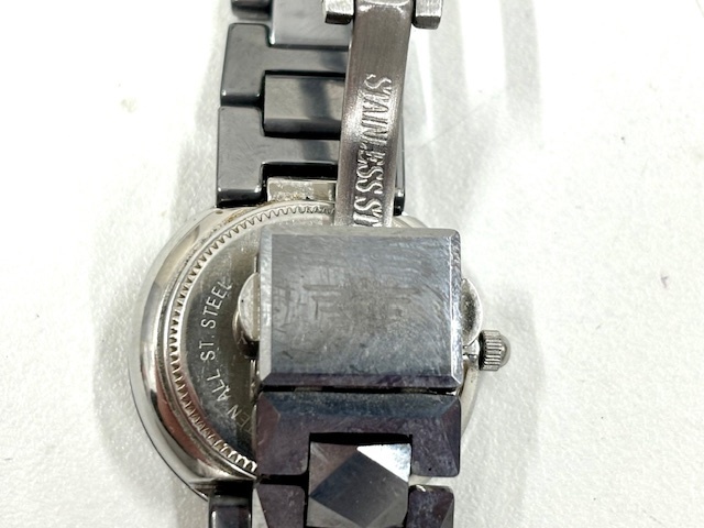 IY86894K ROYAL ARMANY ロイヤル アルマーニ 腕時計 レディース TN-L004 デイト ブルーシェル 現状不動品 箱/余りゴマ付き 現状品_画像8