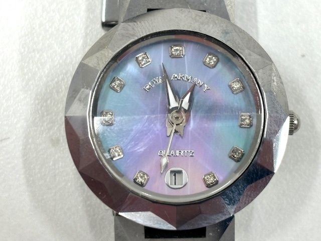 IY86894K ROYAL ARMANY ロイヤル アルマーニ 腕時計 レディース TN-L004 デイト ブルーシェル 現状不動品 箱/余りゴマ付き 現状品_画像3