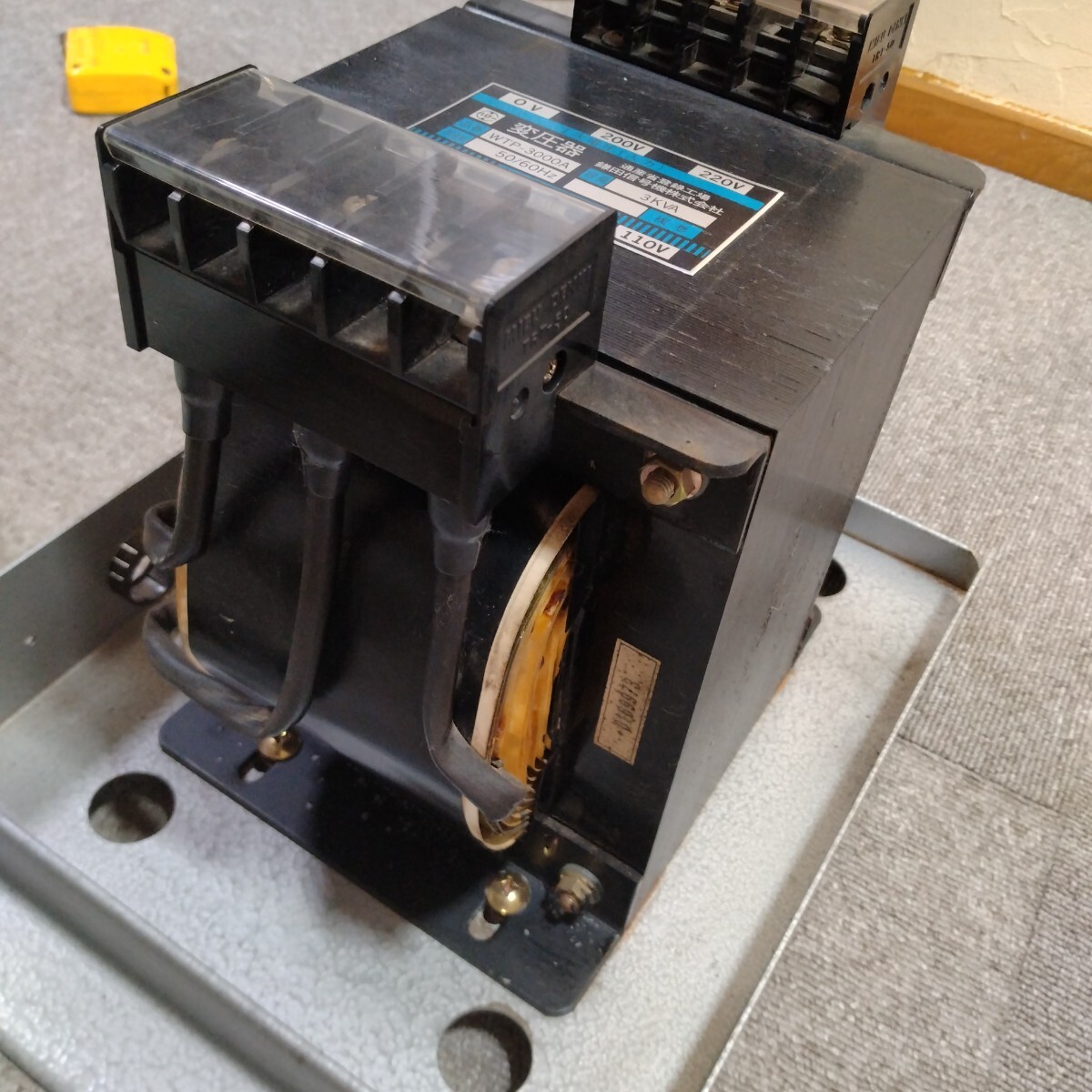 серп рисовое поле сигнал машина трансформатор WB-3000A 3KVA. шт тип Hello 200V~100V 50Hz 60Hz двоякое применение б/у товар