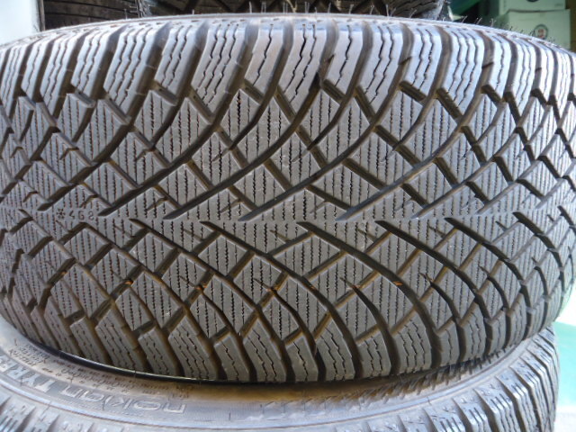 W206 Cクラスより取り外し 225/40-19 2022年製 8.5分山以上ありスタッドレス４本_画像4