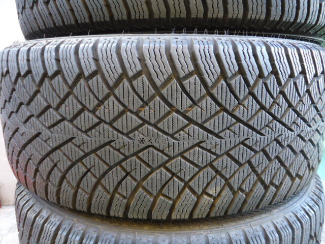 W206 Cクラスより取り外し 225/40-19 2022年製 8.5分山以上ありスタッドレス４本_画像5