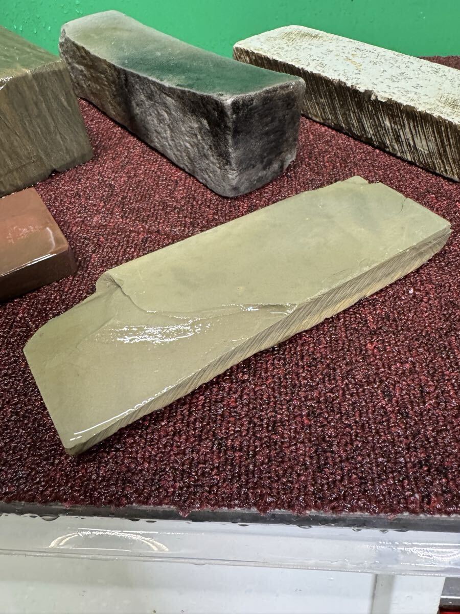 1スタ　天然砥石　5点　5〜5.5キロ　まとめて　大工道具 砥石 刃物研ぎ 包丁 鉋 研ぎ石 ナイフ 彫刻刀 刀　人造砥石　荒砥　中砥_画像3