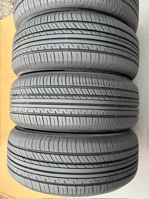 中古タイヤ4本セット 215/55/17 YOKOHAMA ADVAN ほぼ新品のタイヤ 2022年製 215/55/17 YOKOHAMA ADVAN ほぼ新品のタイヤ 2022年製_画像5