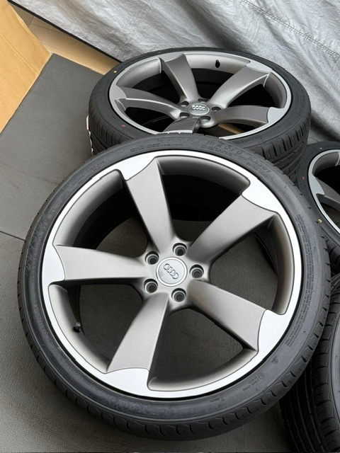 AUDI アウディ Q3 RS 20インチ 新ホイールと新タイヤ A4 A5 A6 A7 A8 Q5 RS4 RS6 S4 S6 TT 2025年モデル タイヤ 255/35/20 9J+35 PCD112_画像2